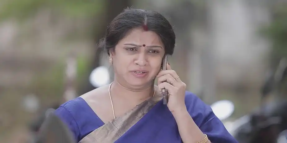 Constable Alerts Janaki - Valliyin Velan