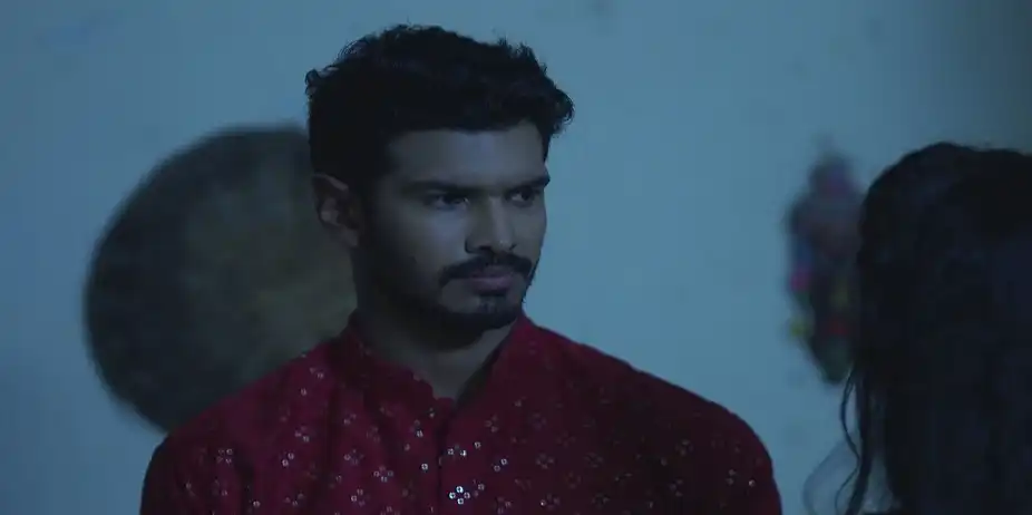Mani Loses Consciousness - Tu Khara Mun Chaai