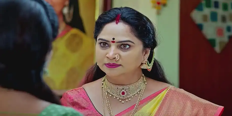 Trinayani Puts Gayatri Devi in a Dilemma - Trinayani