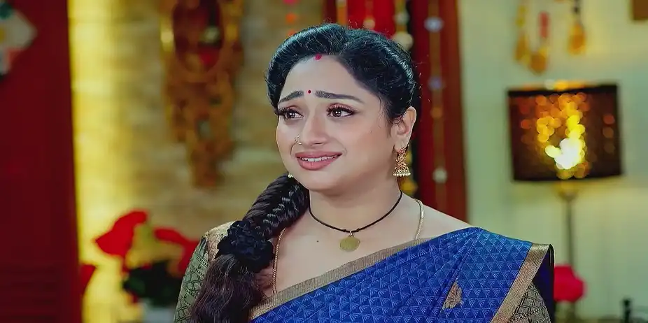 Gayatri Devi Carries a Doll - Trinayani