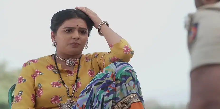 Deepa Tries to Act Like Appi - Appi Amchi Collector