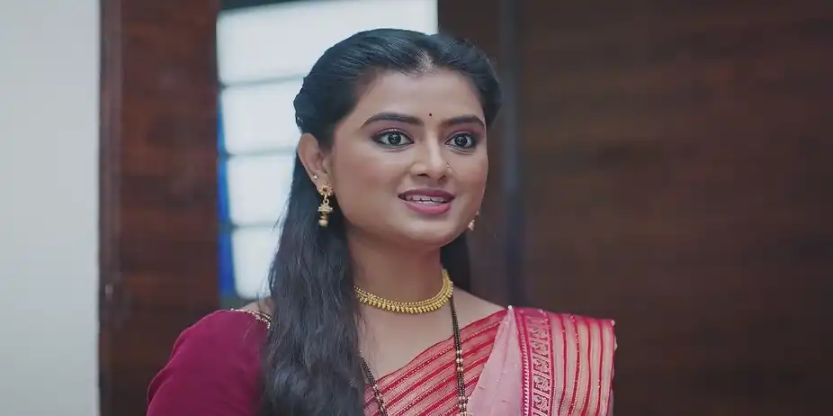 Pushpa Tells Tulja about Daddy - Lakhat Ek Amcha Dada
