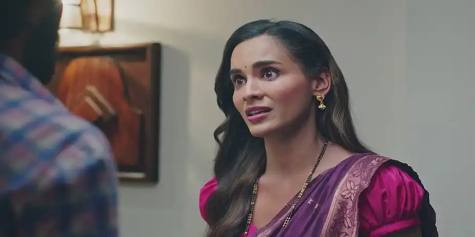 Pushpa Tells Tulja about Daddy - Lakhat Ek Amcha Dada