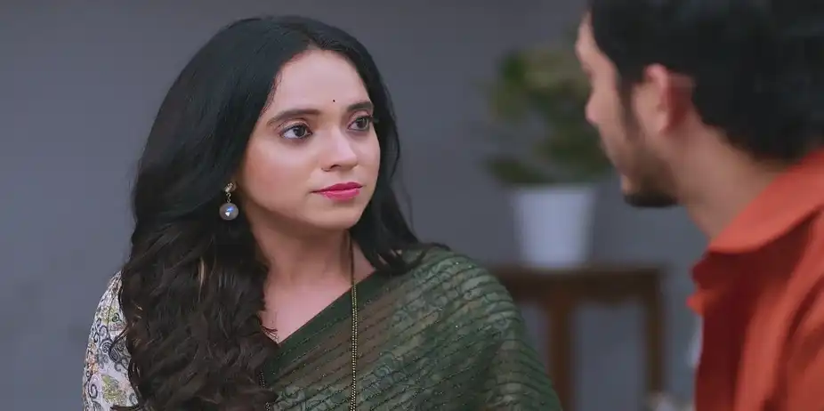 Jayashree Asks Vasu to Serve Tanaya - Punha Kartavya Ahe