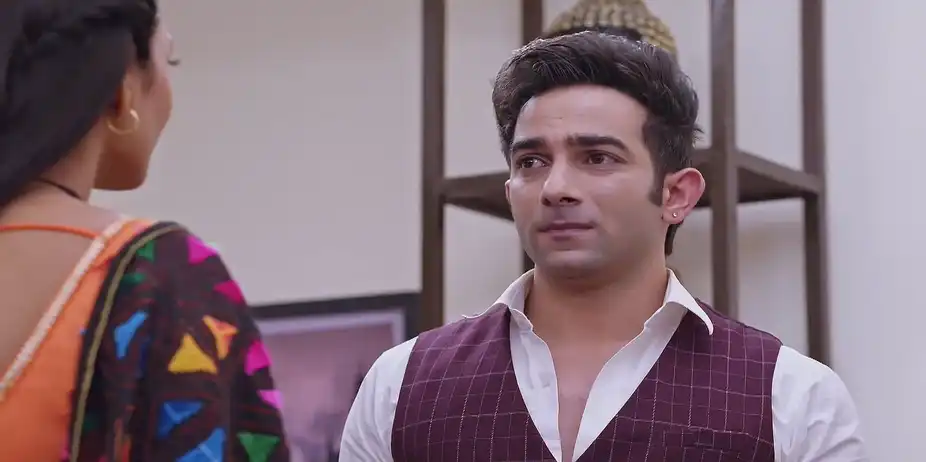 Lakshmi Hides the Truth from Aayush - Bhagya Lakshmi