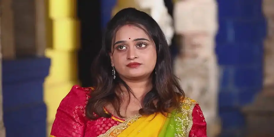 Devi Tries to Make a Man Laugh - Maari