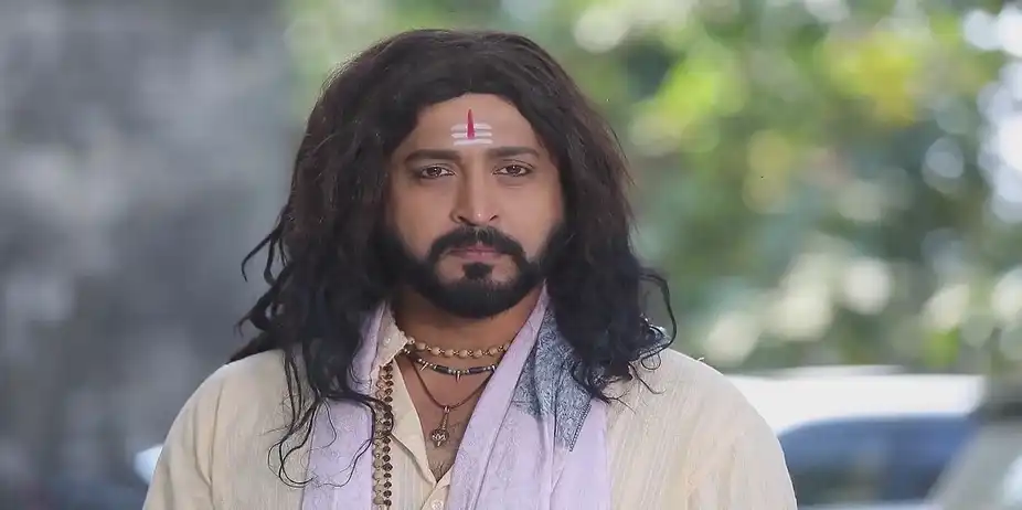 Parmeshwaran's Words Confuse Rani - Ninaithale Innikkum
