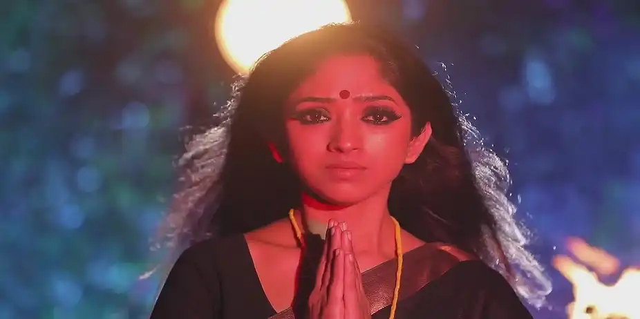 Bommi Seeks Parmeshwaran's Help - Ninaithale Innikkum