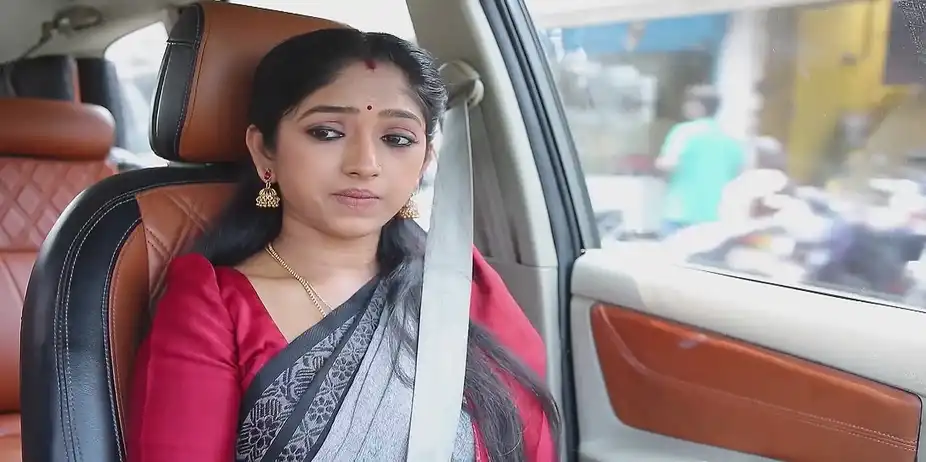 Rani Faces a Dilemma - Ninaithale Innikkum