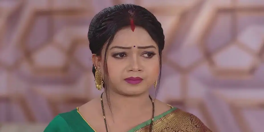 Nibedita Scolds Sumitra - Tuma Bina