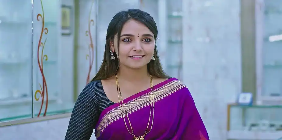 Parvathi Sells Her Jewellery for INR 1 Lakh - Annayya