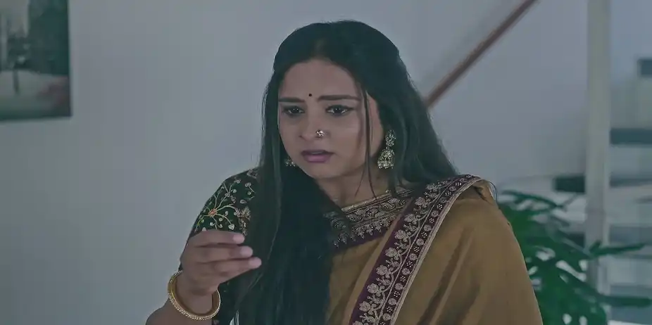 Jahnavi Searches Her House for Spy Cameras - Lakshmi Nivasa