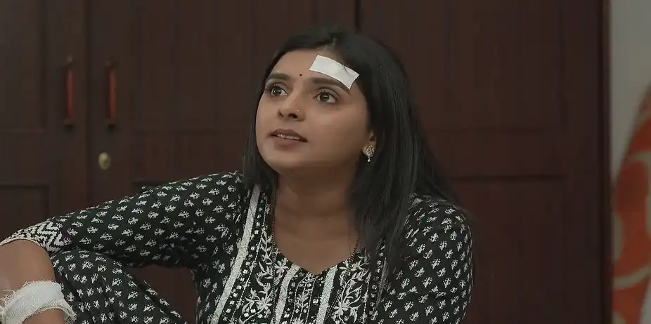Deepa Reassures Arjun - Appi Amchi Collector