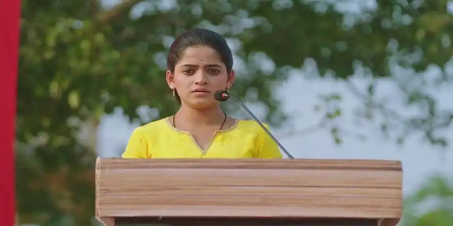 Paaru Gets Scared while Turning On the Mic - Paaru