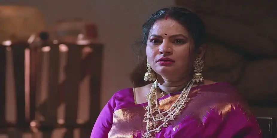 Will Tilottama Take Savali Into the House? - Savalyachi Janu Savali