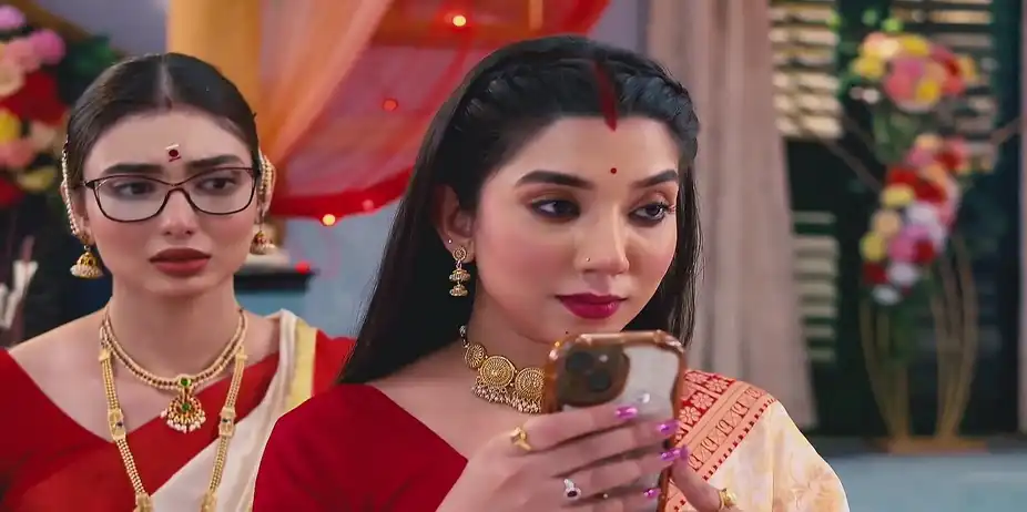 Parna Stops Krishna from Feeding Puti - Neem Phooler Madhu