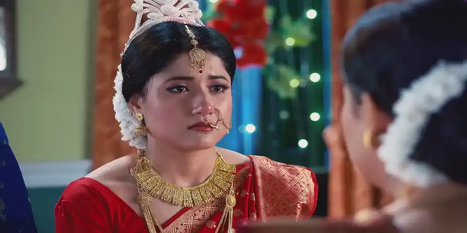 Parna Adorns Puti with Her Own Hands - Neem Phooler Madhu