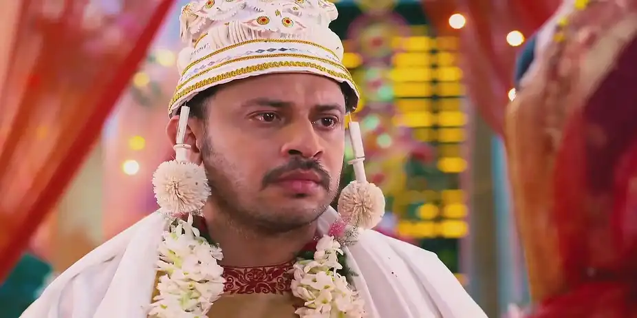 Puti and Abhishek Take Seven Pheras - Neem Phooler Madhu
