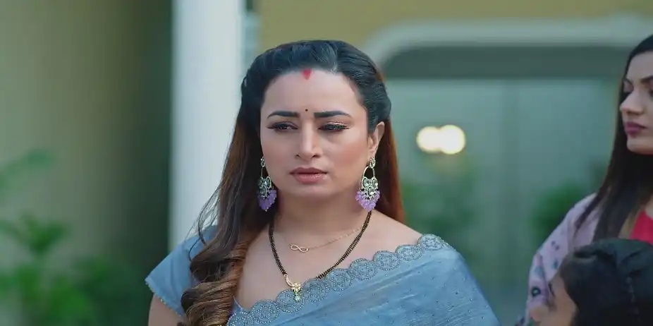 Maira Hides from Ridhi - Nava Mod