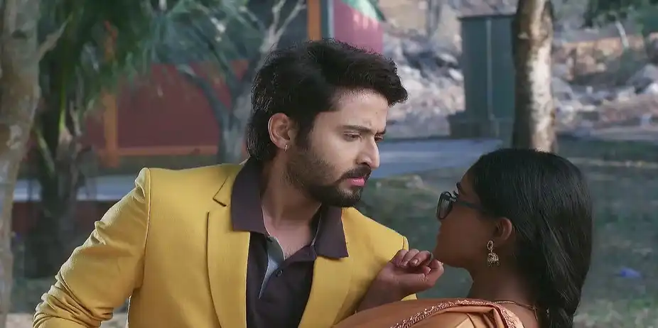 Deepa Kisses Chirag's Cheek - Brahmagantu