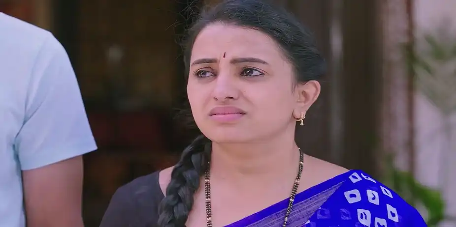 Indira Raises a Ruckus outside Subbu's House - Shravani Subramanya