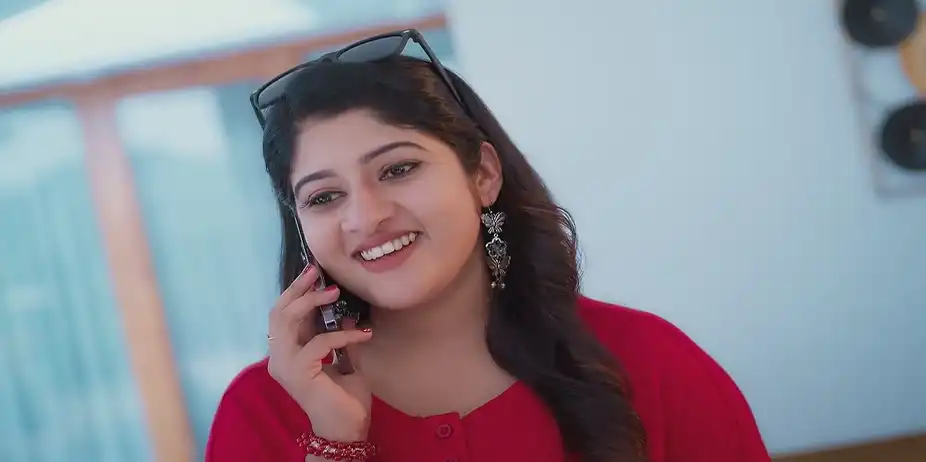 Karunakaran Has a Word with Neelima - Manathe Kottaram