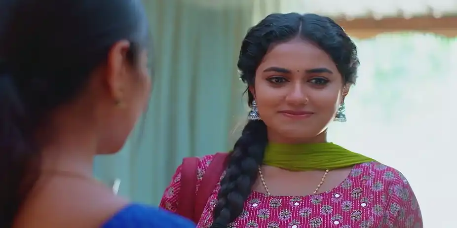 Ashwathy Has a Word with Radhika - Snehapoorvam Shyama