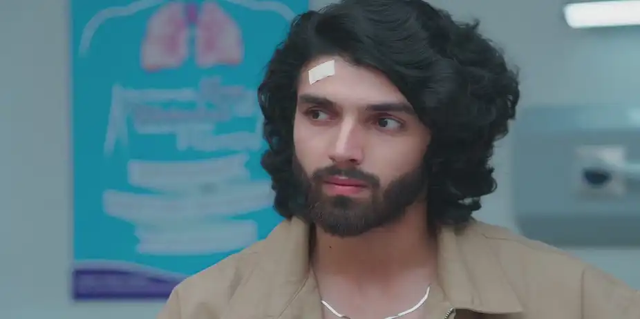 Reet Is Scared to Not Find Poonam in the Hospital Room - Jaane Anjaane Hum Mile