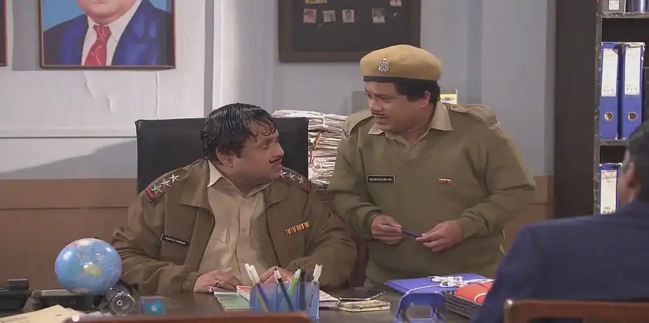 Bhagirath Flaunts His Wealth in front of Happu - Happu Ki Ultan Paltan