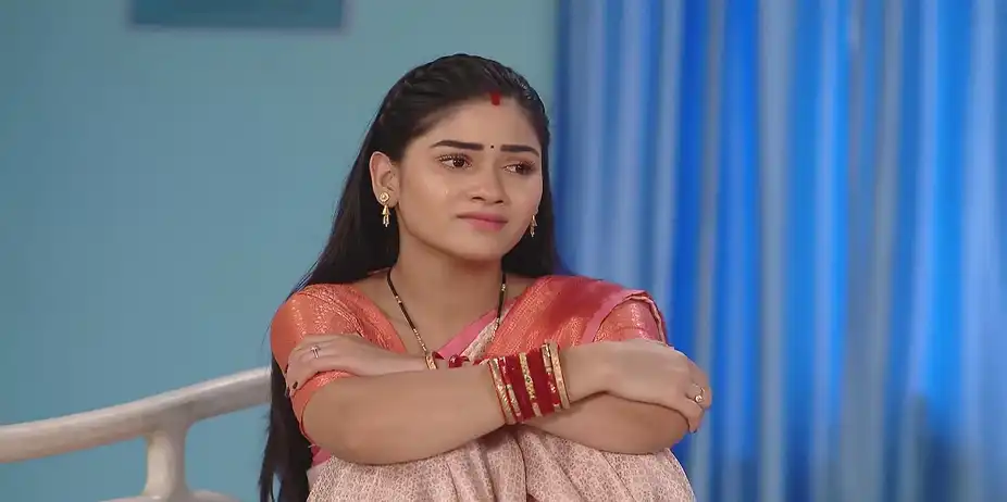 Sanjukta Instigates Akshay - Tuma Bina