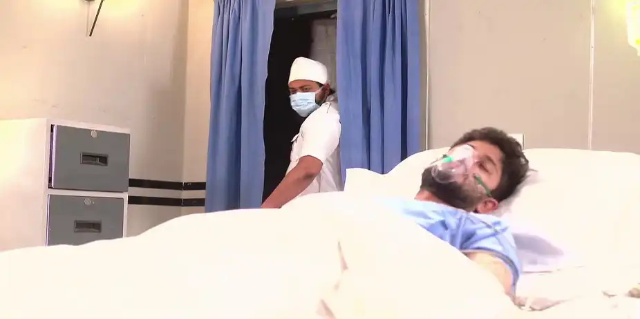 Badsha Visits the Hospital in Disguise  - Mittir Bari