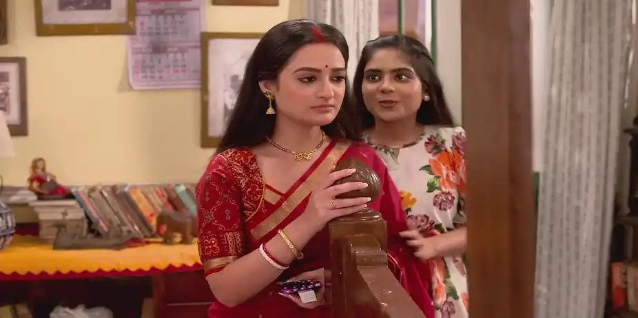 Dhrubo Insists that Thammi Feed Him - Mittir Bari