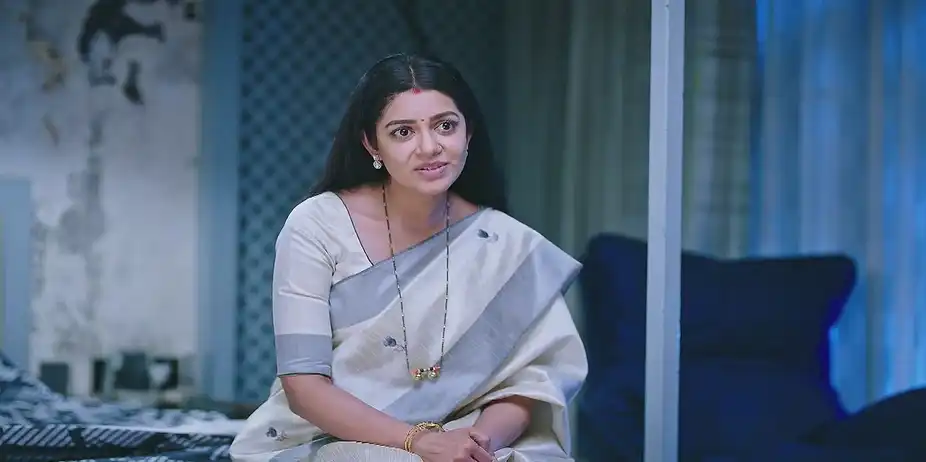 Bhoomika Asks Goutham about His Past Lover - Amruthadhaare