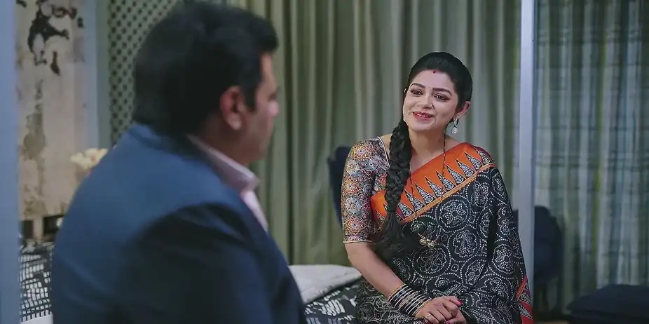 Bhoomika's Question Surprises Goutham - Amruthadhaare