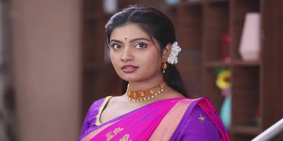 Maya Overhears Chamundeshwari - Maari