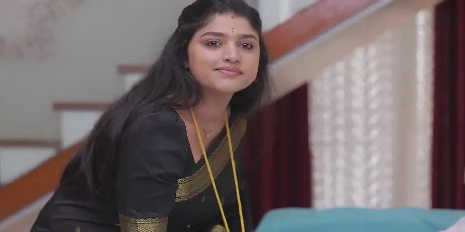 Valli Stages an Act - Valliyin Velan