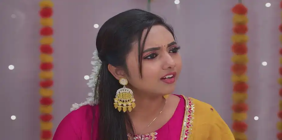 Revathi Pacifies Rohini- Karthigai Deepam