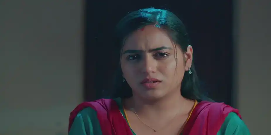 Raju Holds Rithika's Hand - Akale