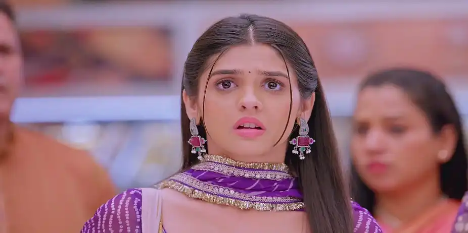Raunak Retrieves the Missing Earring - Kumkum Bhagya