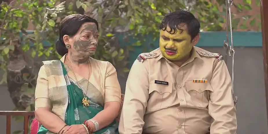 Malaika Tells the Family the Whole Matter - Happu Ki Ultan Paltan