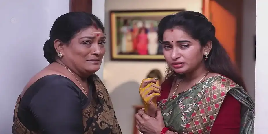 Raji Injures Thulasi - Mounam Pesiyadhe