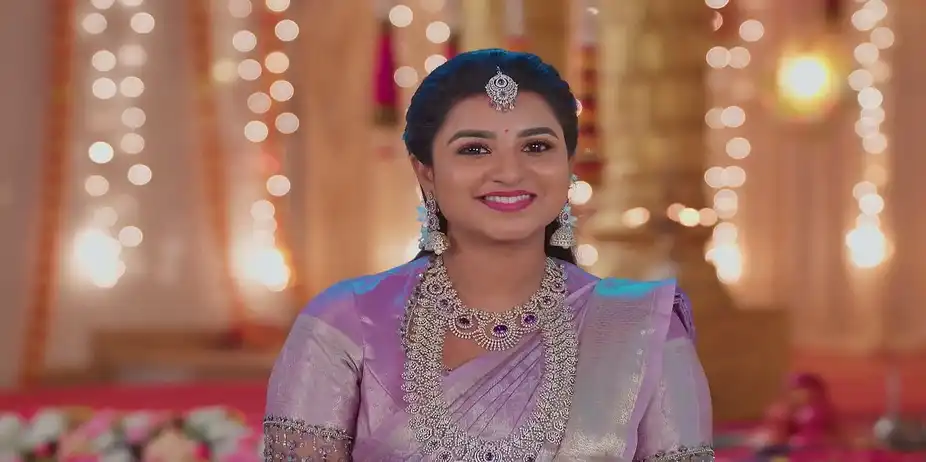 Rajeshwari is Baffled - Karthigai Deepam