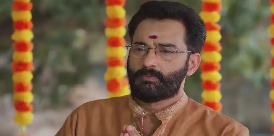 Maya Helps Raghuram - Sandhya Raagam
