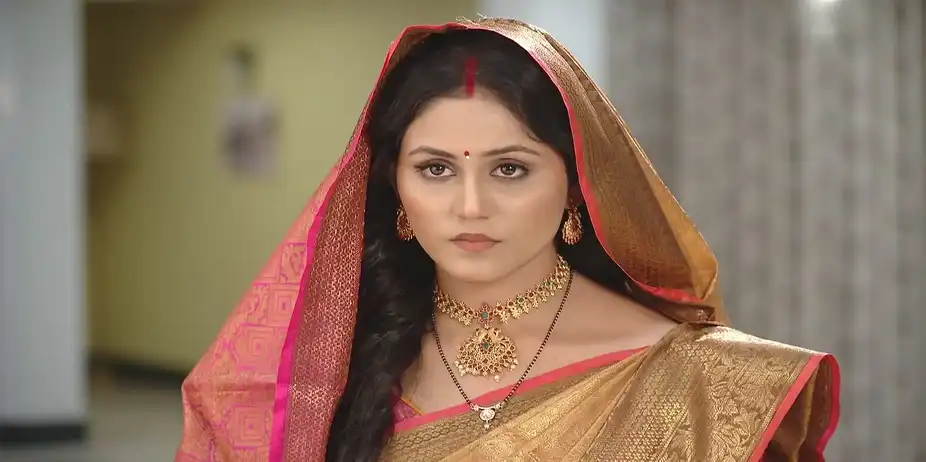 Sambhav's Grandmother Praises Vanshika - Suna Jhia