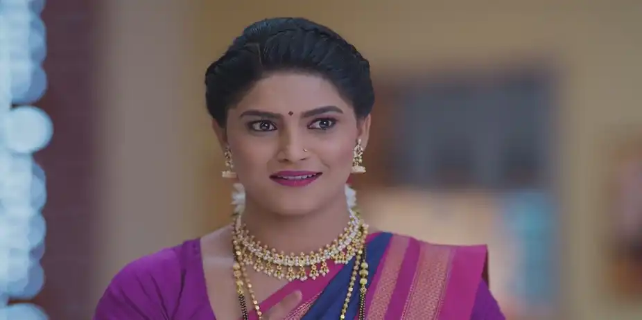 Neelambari Urges Bhavana to Have Dinner - Lakshmi Niwas