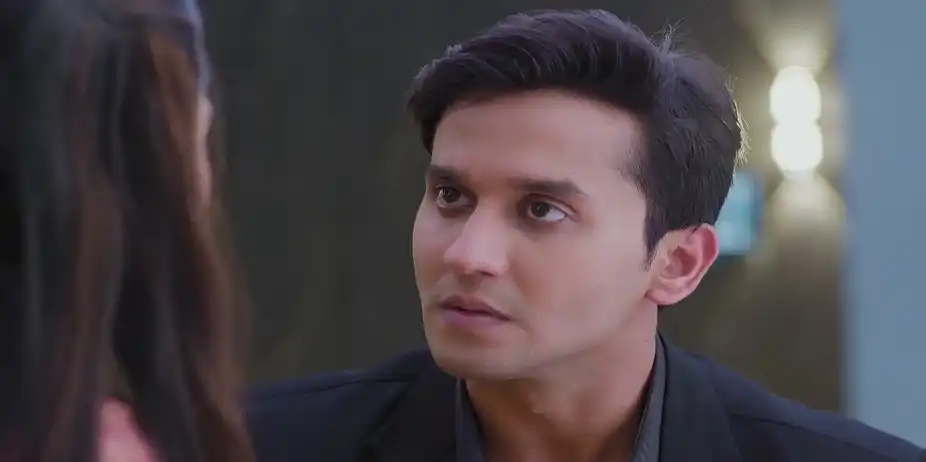 Jayant Checks Janhavi's Phone - Lakshmi Niwas