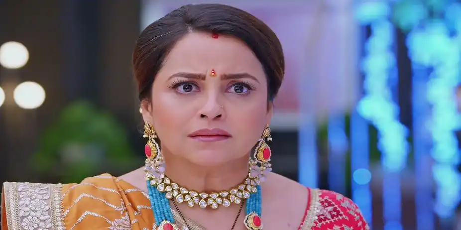 Raunak Sides with Prarthana in Front of Everyone - Kumkum Bhagya