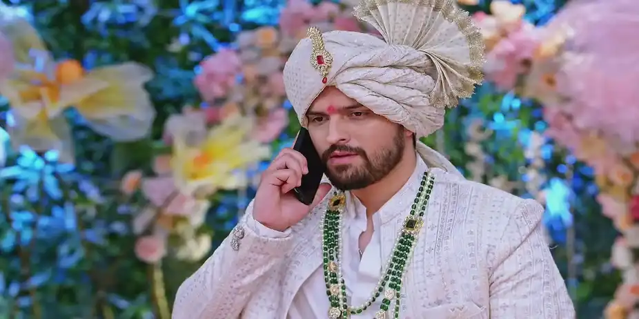 Prarthana Calls Raunak from the Locked Fridge - Kumkum Bhagya