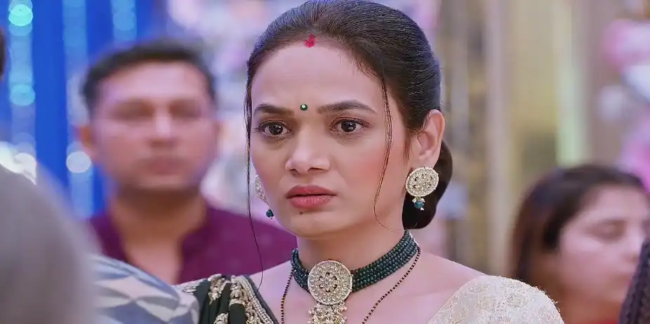 Hitesh's Arrival Angers Baa - Kumkum Bhagya