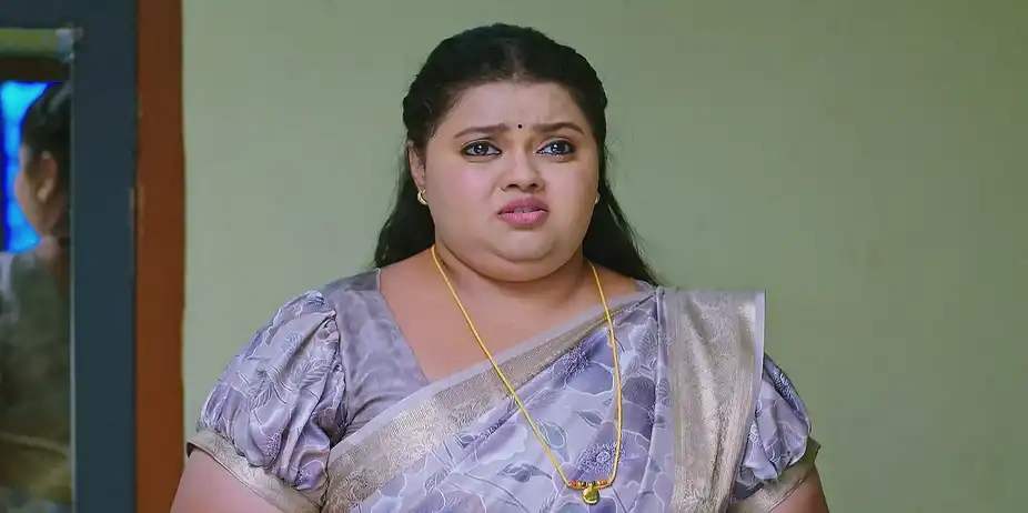 Gym Seena Scares Rashmi - Annayya